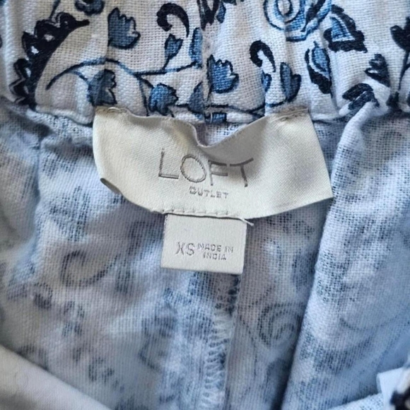 Floral blue european print mini skirt with pockets - Picture 4 of 4